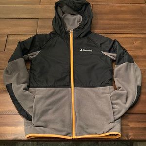 Boys Columbia Jacket.  MGray and Black.   Orange zipper.   Orange rimmed cuffs.